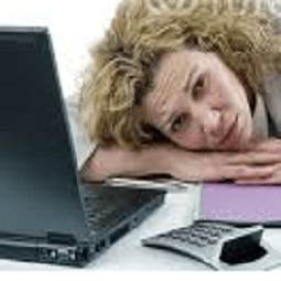 secrétaire fatiguée